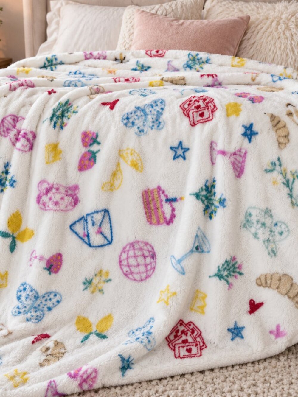Queen Size Plush Throw Blanket – White Multicolor Doodle Print Cozy Fleece